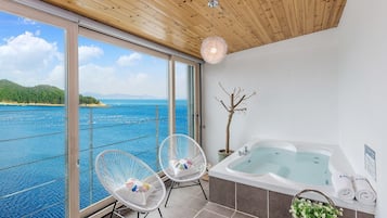 202 | Private spa tub