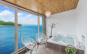 Bañera de hidromasaje privada