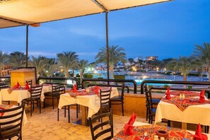 Khu ẩm thực ngoài trời