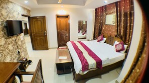 Deluxe Room, 1 Queen Bed | Down comforters, desk, iron/ironing board, free WiFi - Kashish Residency & Banquet (Noida)