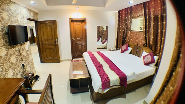 Deluxe Room, 1 Queen Bed | Down comforters, desk, iron/ironing board, free WiFi - Kashish Residency & Banquet (Noida)