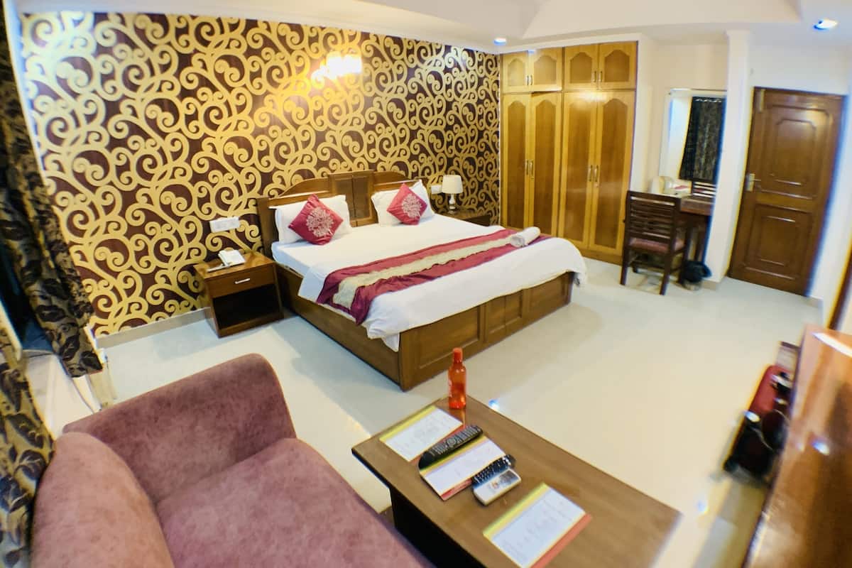 Super Deluxe Room | Down comforters, desk, iron/ironing board, free WiFi
