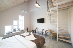 Dúplex | Minibar, caja de seguridad en la habitación y decoración personalizada 