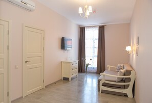 Suite | Minibar, caja de seguridad en la habitación y decoración personalizada 