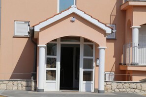 Entrada al alojamiento