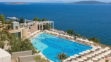 Indoor pool, 3 outdoor pools, pool umbrellas, sun loungers