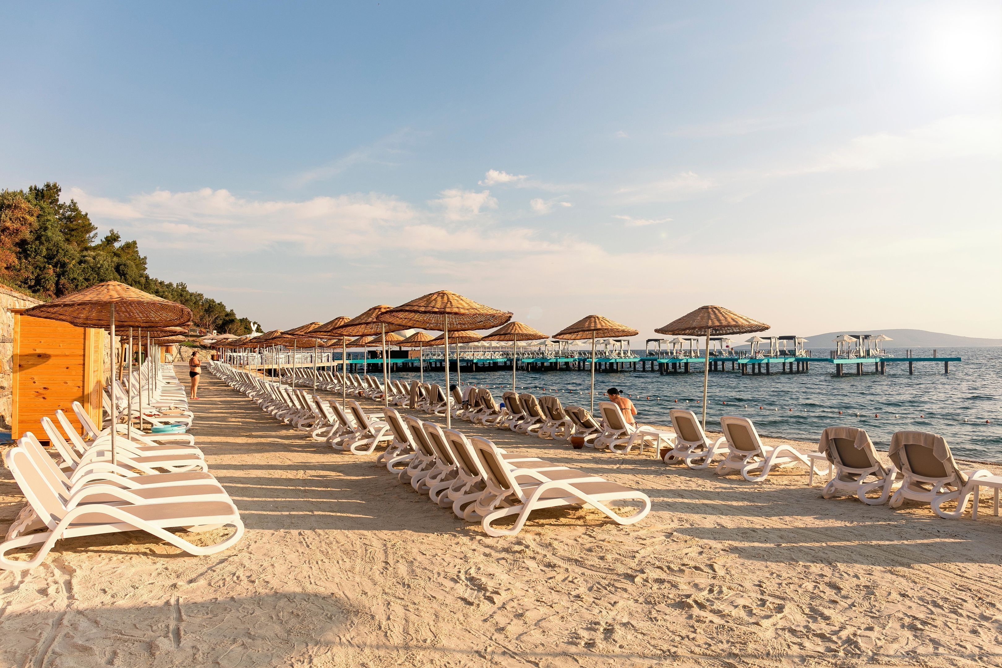 Private beach, sun-loungers, beach umbrellas, beach towels