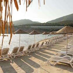 Private beach, sun-loungers, beach umbrellas, beach towels