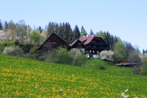 Schau-ins-Land, Haus rechts in 1100 m Höhe