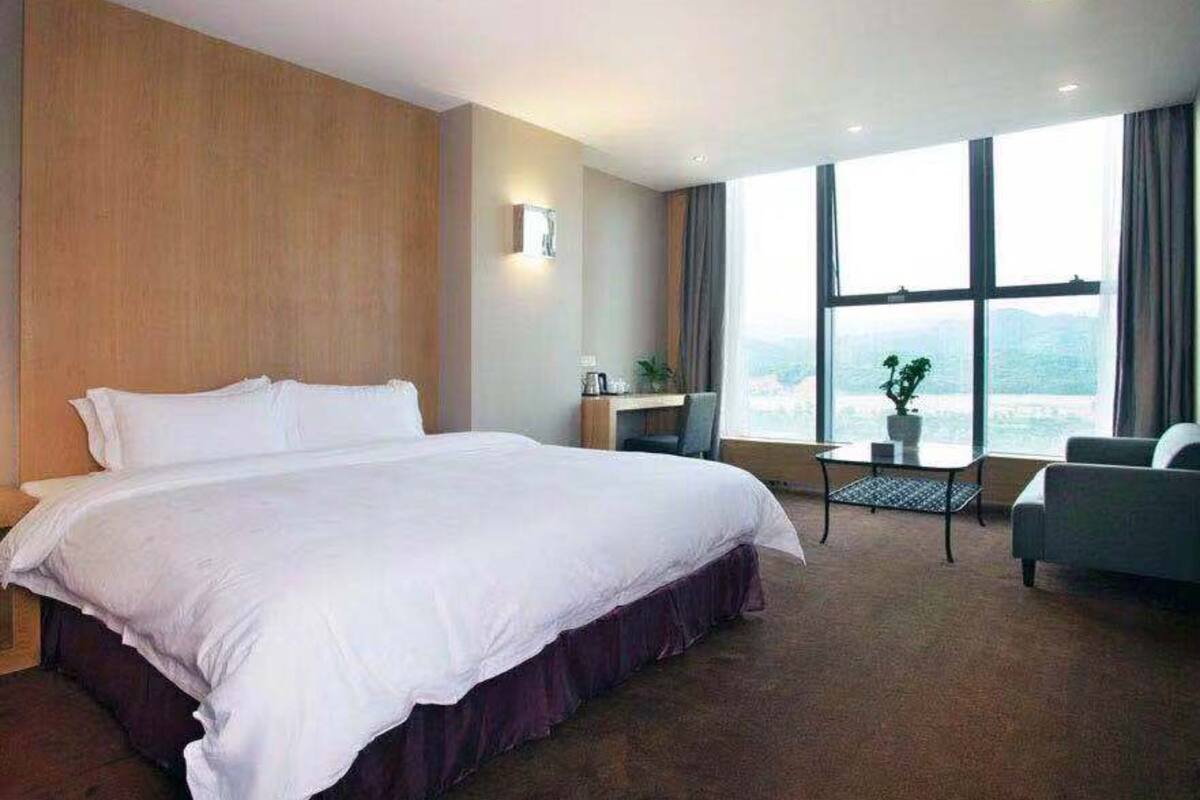 Desk, blackout curtains, free WiFi