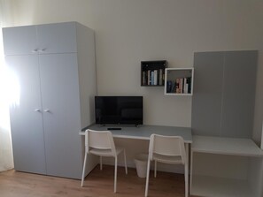 Desk, free WiFi - Affittacamere Risorgimento (Lecco)