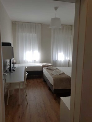 Desk, free WiFi - Affittacamere Risorgimento (Lecco)