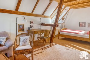 4 bedrooms, free WiFi, bed sheets