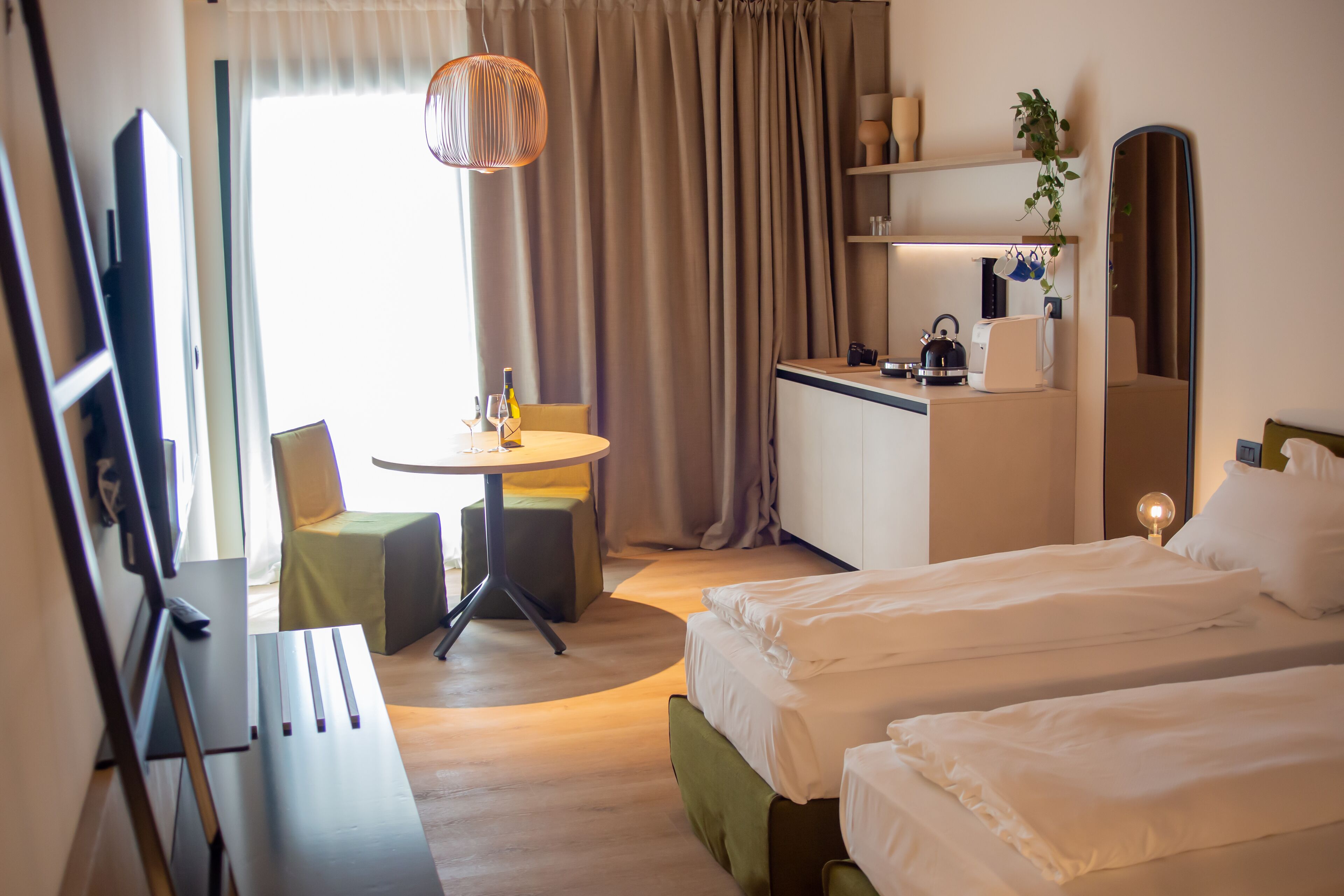 Monolocale Superior | Minibar, una cassaforte in camera, una scrivania, ferro/asse da stiro