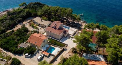Awesome home in Blato