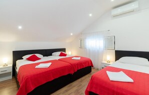 5 bedrooms, travel cot, free WiFi, bed sheets
