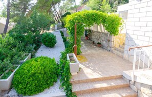 Property grounds - 5 bedroom stunning home in Prizba (Prizba)