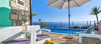 FAMILIEHOLIDAY till ett speciellt pris! Fritidshus med pool, havsutsikt 5 sovrum