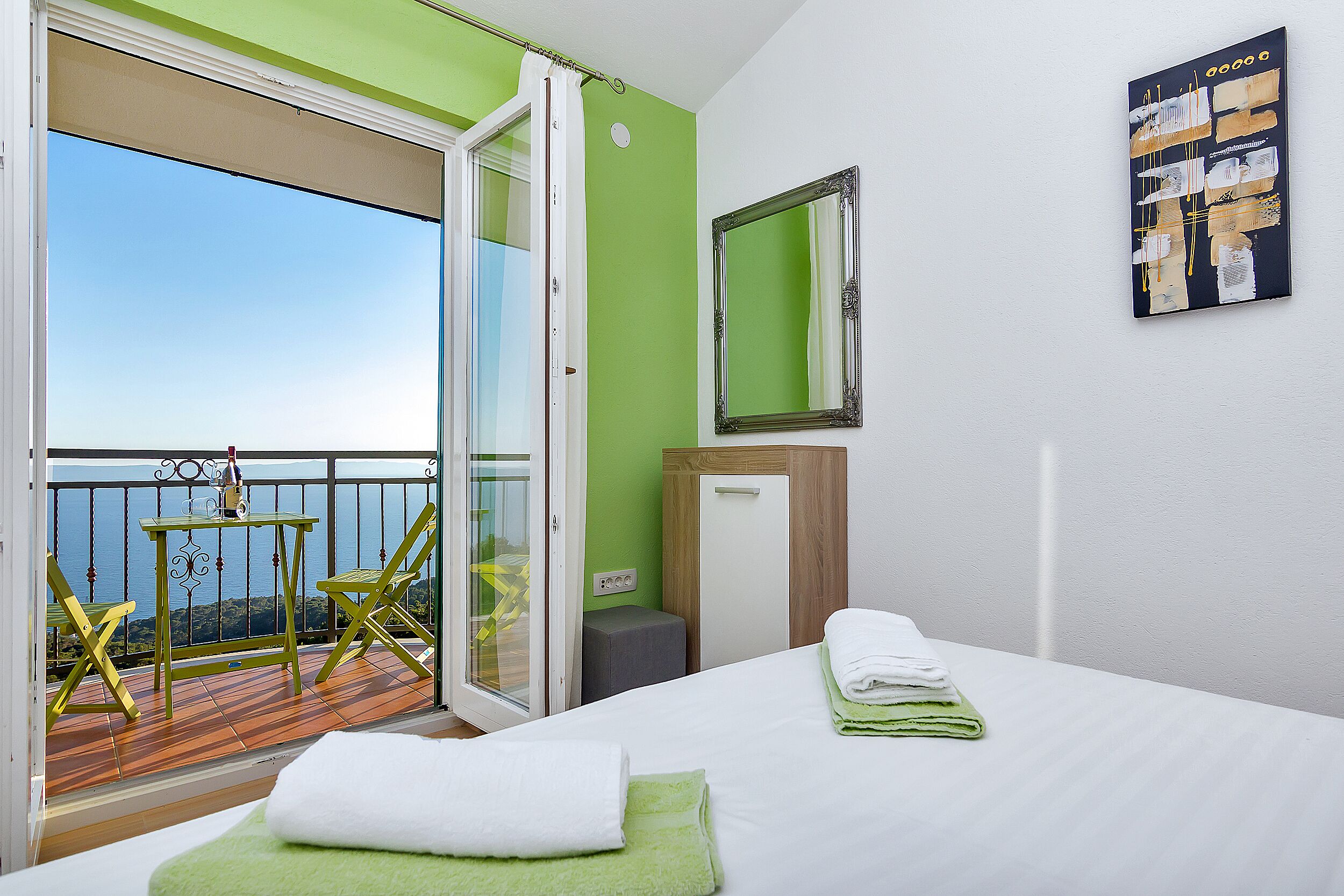 5 quartos, ferros/tábuas de passar roupa, berço de viagem