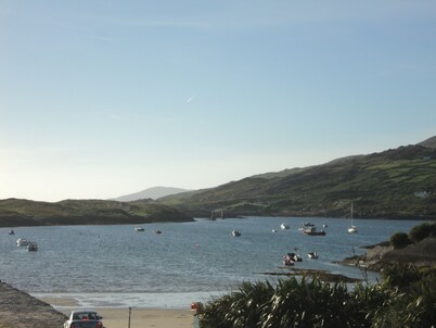 Traditional style Cottage in a quiet location close to the Kenmare Bay