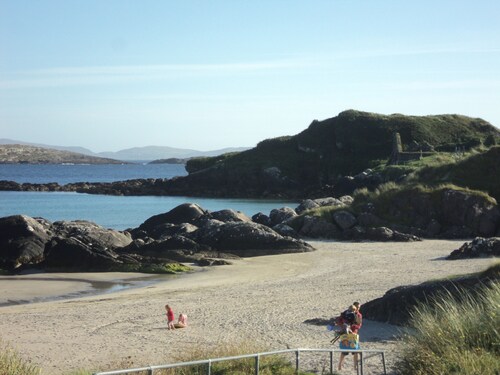 Traditional style Cottage in a quiet location close to the Kenmare Bay