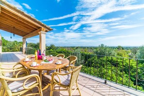 Outdoor dining - Rural finca Sa Costa with pool in Mallorca (Buger)