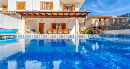 House with pool Eden lago close to the beach