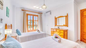 4 slaapkamers, een kluis op de kamer, een strijkplank/strijkijzer