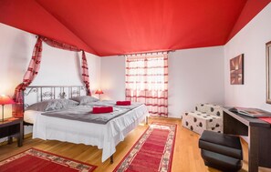 4 bedrooms, in-room safe, free WiFi, bed sheets - Cozy home in Golubovo (Golubovo)