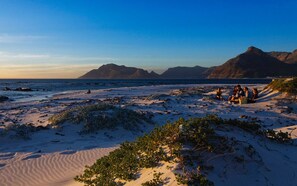 Plage à proximité, chaises longues