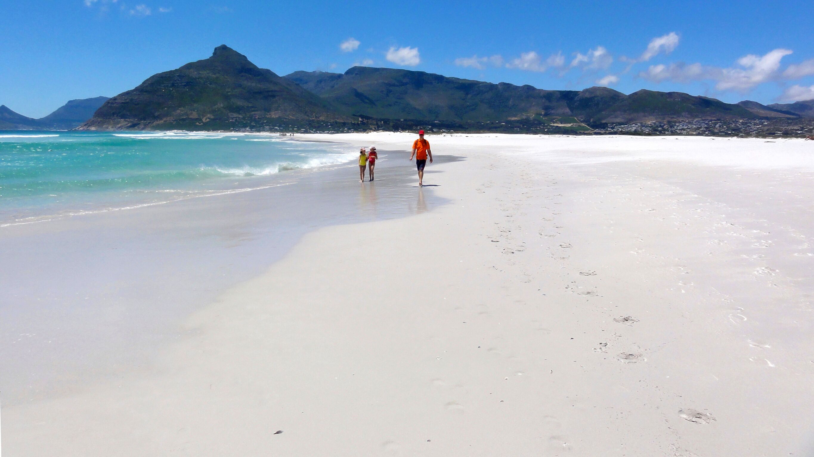 Perto da praia, espreguiçadeiras 