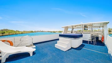 Nhà di động Cao cấp, 4 phòng ngủ, quang cảnh sông (Blue Sky) | Hiên