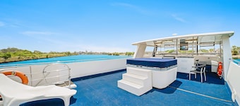 Coomera Houseboat Holidays
