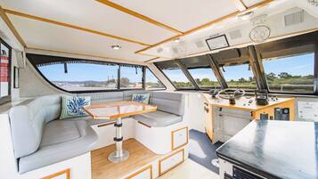 Houseboat, 3 Bedrooms (Aristocat) | Living area