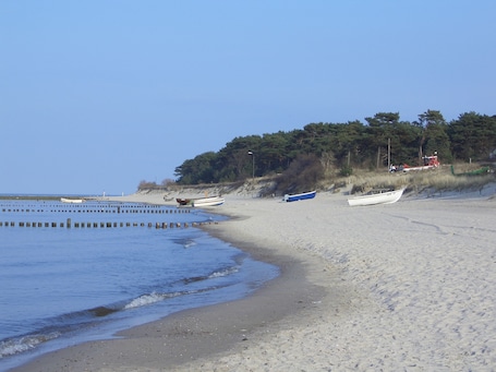 Beach nearby. Excl. 3 room apartment Balcony apartment. Close to the beach, pool, sauna, WLAN free, 2026 incl. Spa tickets