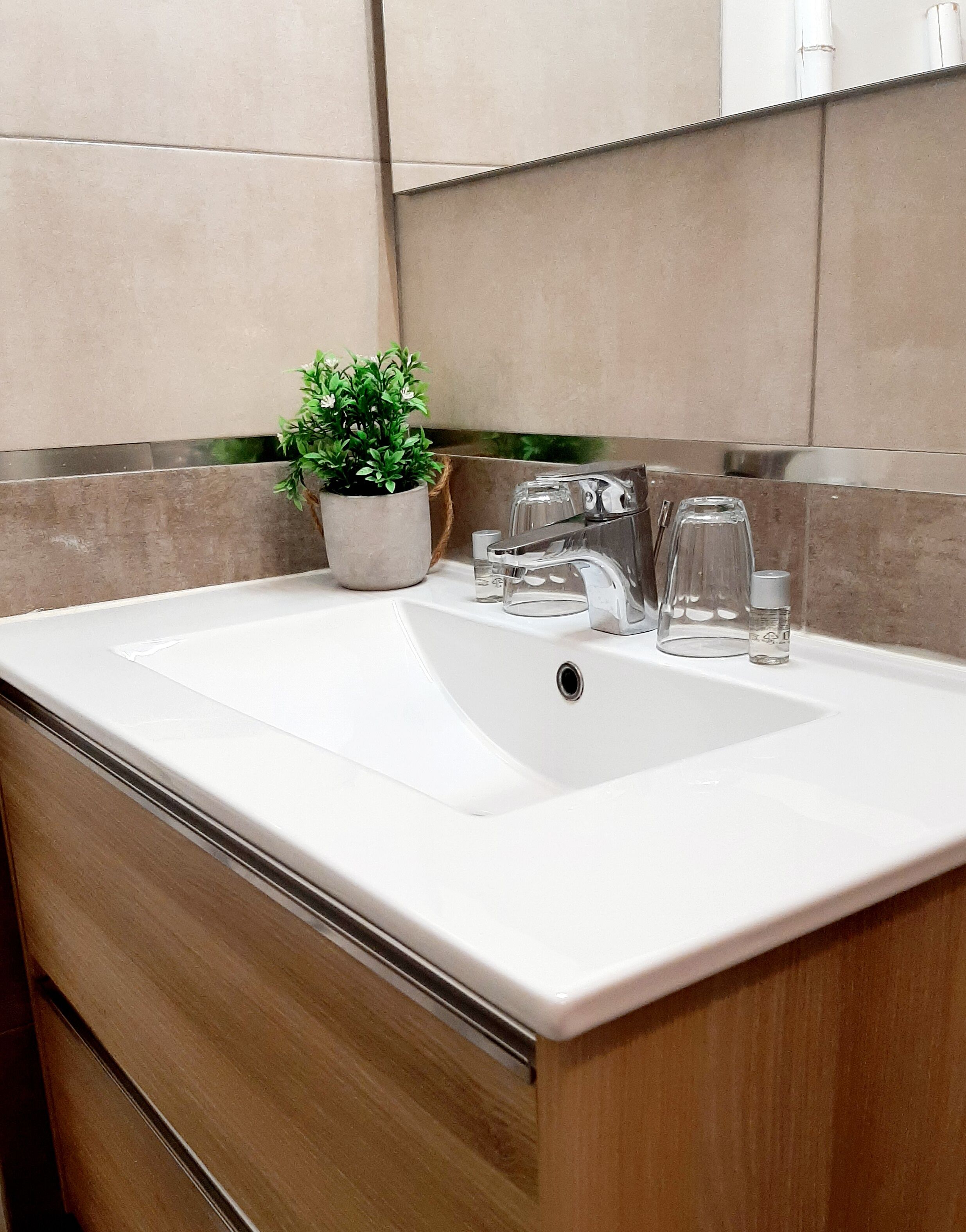 double room, 1 double bed, non smoking | bathroom | shower, free toiletries, hair dryer, towels