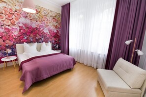 Individually decorated, desk, blackout drapes, free WiFi - Hotel Reverey (Hannover)
