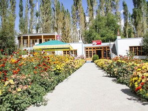 Garden - Ibex Guest House (Leh)