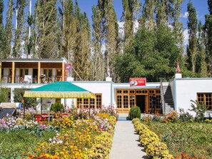 Property grounds - Ibex Guest House (Leh)