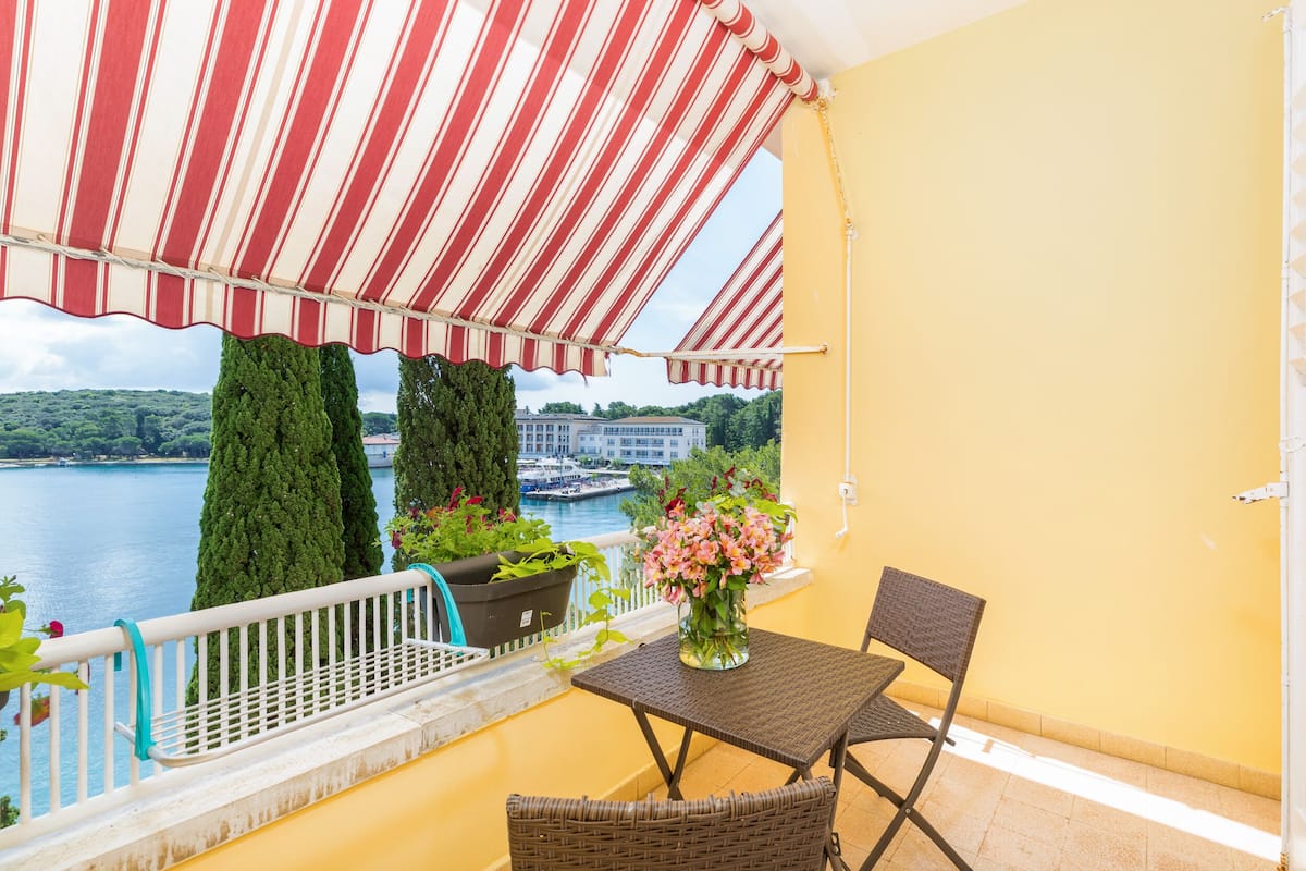 Single Room, Sea View | Desk, bed sheets