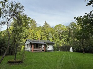 Exterior - Secluded bungalow on Lake Thursee - nature, starry skies & privacy (Blankensee)