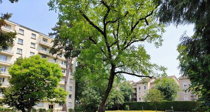 Superbe appartement rénové et climatisé avec place de parking privée