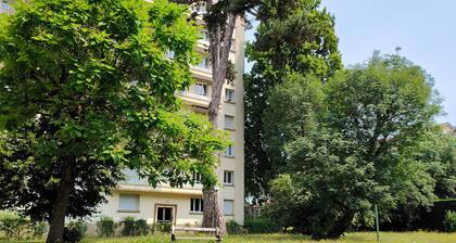 Superbe appartement rénové et climatisé avec place de parking privée