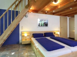 In-room safe, free WiFi, bed sheets