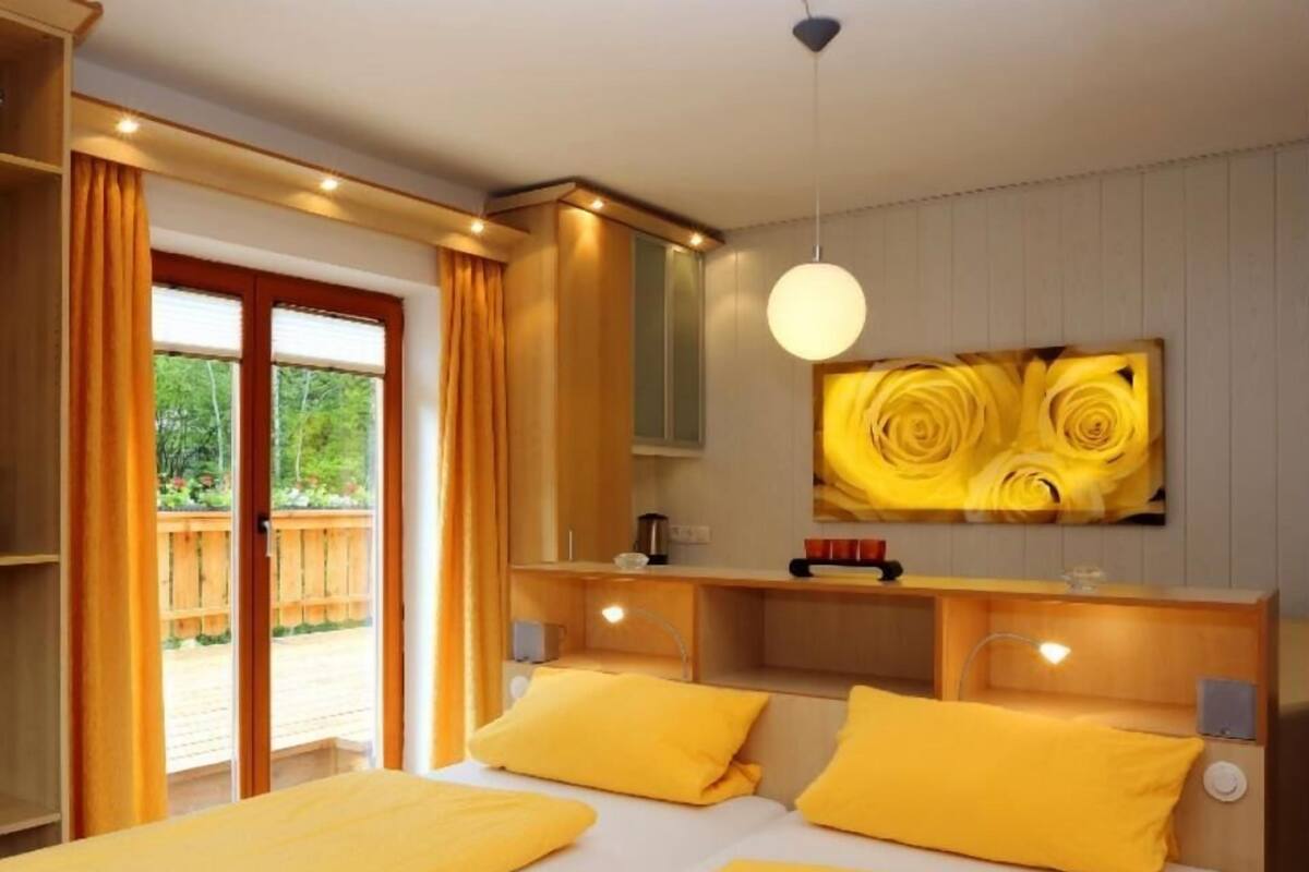 In-room safe, free WiFi, bed sheets