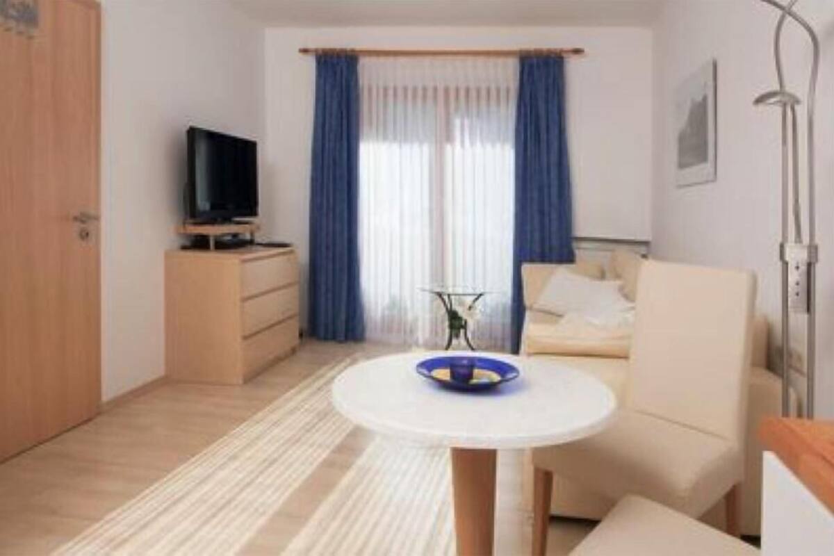 In-room safe, free WiFi, bed sheets