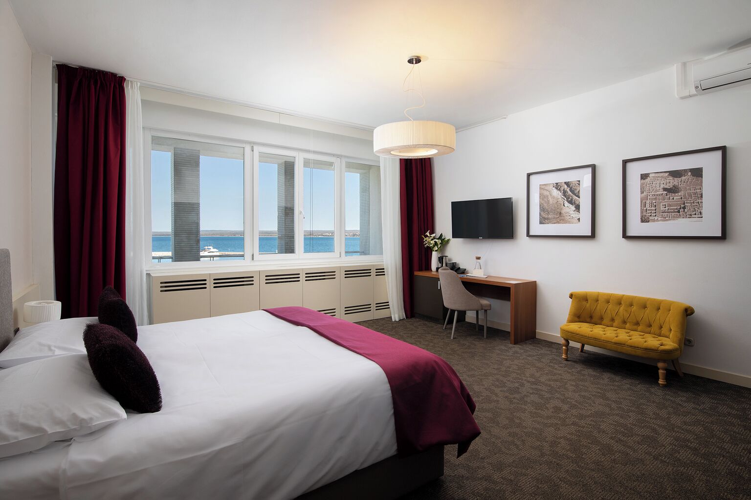 Superior Double Room, Balcony, Sea View | 1 bedroom, minibar, in-room safe, desk