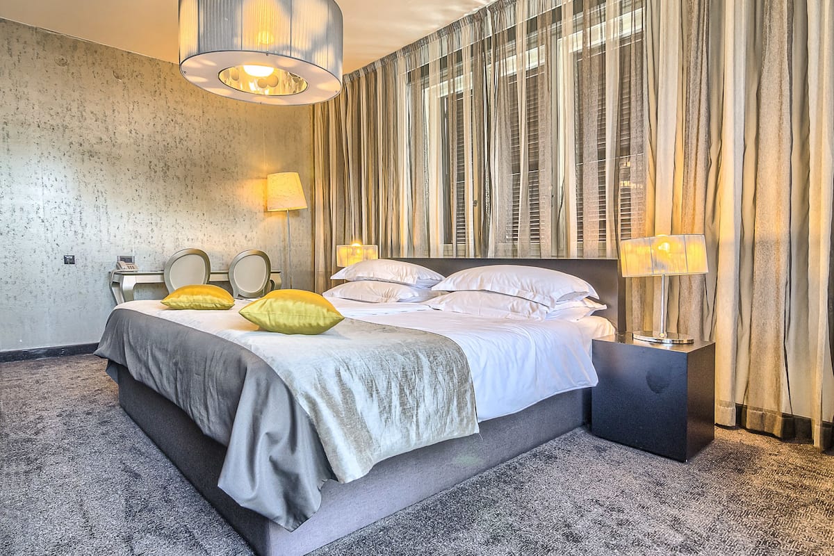 Superior Double Room, Park View | 1 bedroom, minibar, in-room safe, desk