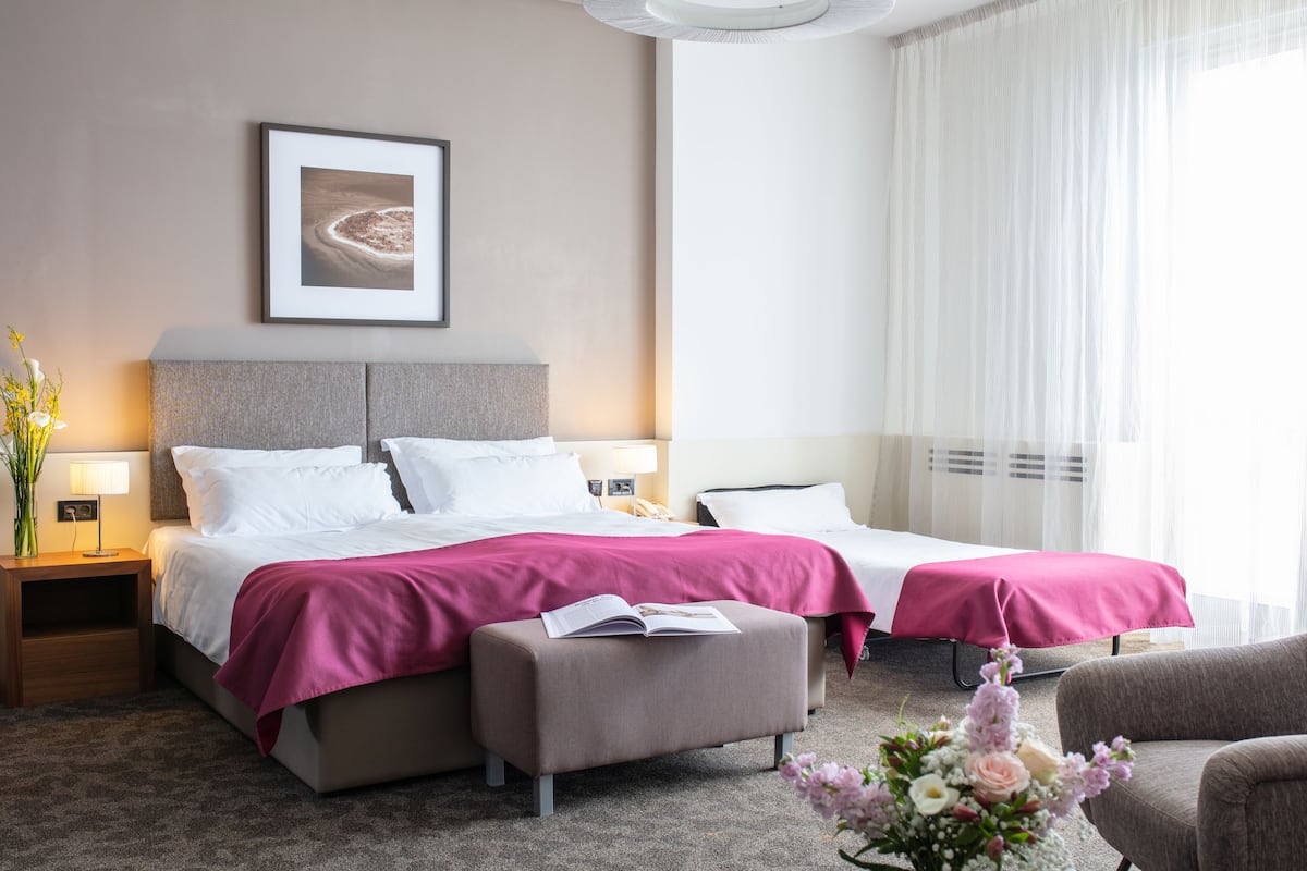 Superior Double Room, Sea View | 1 bedroom, minibar, in-room safe, desk