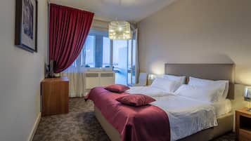 Chambre Standard double, balcon, vue sur la mer | 1 chambre, minibar, coffre-fort, bureau